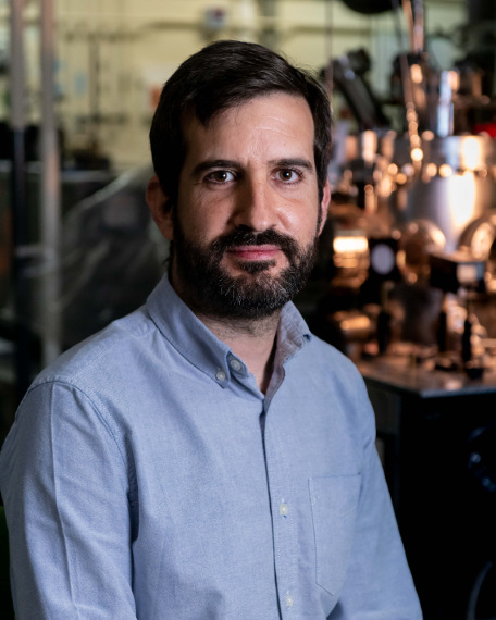 Alejandro Manjavacas Arévalo, científico titular en el Instituto de Óptica “Daza de Valdés”-CSIC. Becas Leonardo a Investigadores en Física 2022, Fundación BBVA.