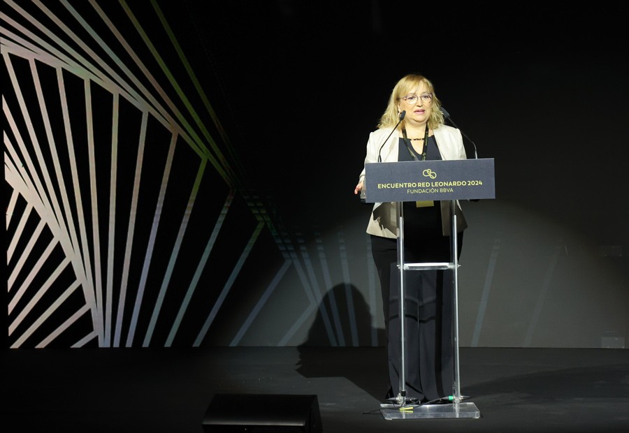 Laura Lechuga, miembro de las comisiones evaluadoras de la categoría de Ciencias Básicas, durante su intervención en el Encuentro Red Leonardo 2024.