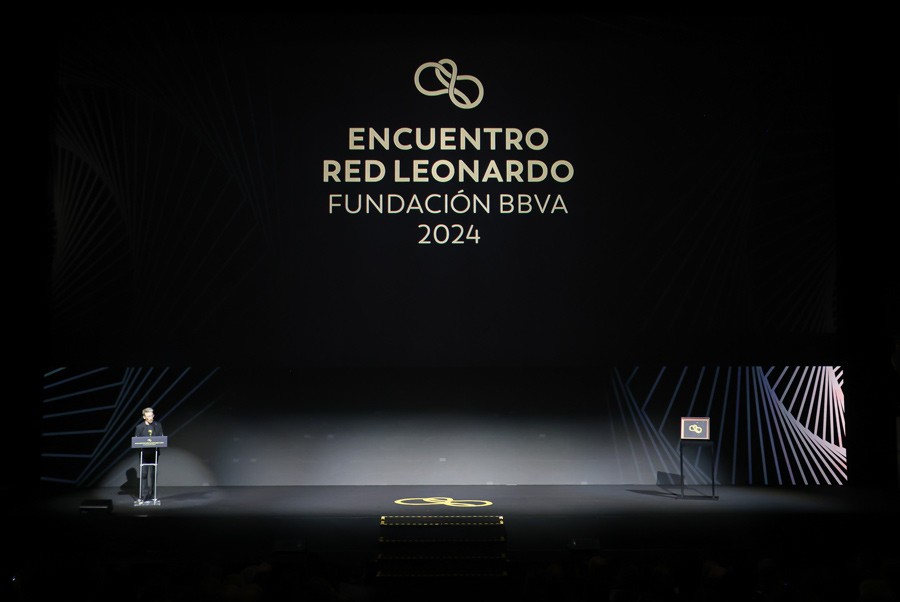 Víctor Clavijo, maestro de ceremonias, en el Encuentro Red Leonardo 2024.