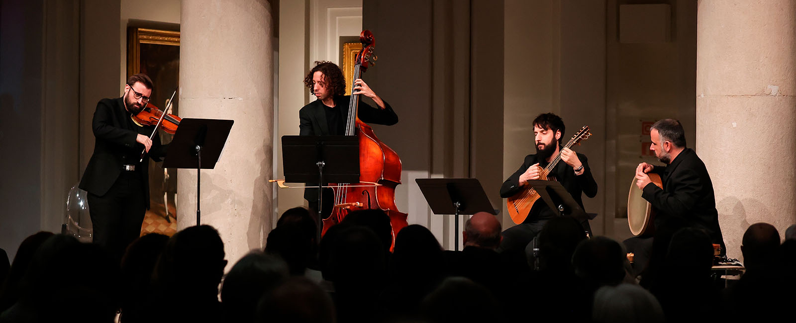 El ensemble Concerto 1700, dirigido por Daniel Pinteño, durante el concierto Sones y Danzas de la España Antigua