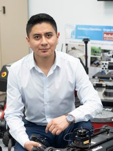 Christyan Cruz Ulloa, Beca Leonardo 2024 en Ingenierías